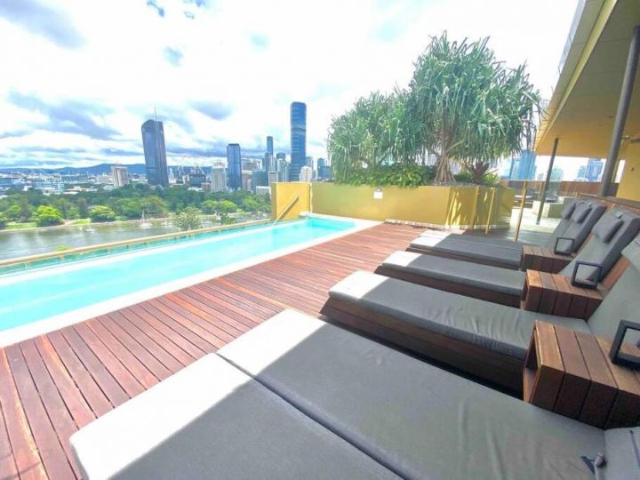 Spacious 1 bedroom apartment with pool, gym, views Apartment, Brisbane - imaginea 20