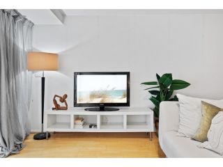 Spacious 2-Bed Apartment Steps from Albert Park Apartment, Melbourne - 5