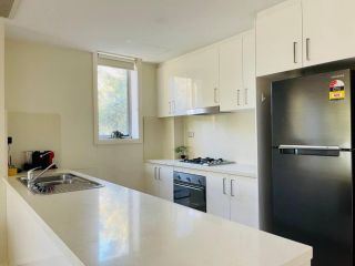 Spacious 2 beds 2 baths Condo (Parking & Wi-Fi) Apartment, Sydney - 4