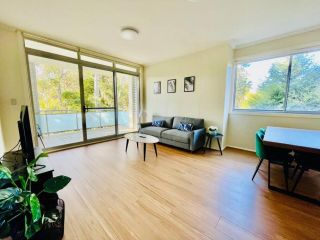 Spacious 2 beds 2 baths Condo (Parking & Wi-Fi) Apartment, Sydney - 1