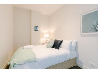 Spacious 2BR Apt on Collins Near Flinders Station Apartment, Melbourne - 5