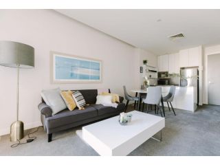 Spacious 2BR Apt on Collins Near Flinders Station Apartment, Melbourne - 3