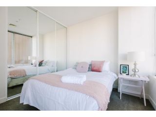 Spacious 2BR Apt on Collins Near Flinders Station Apartment, Melbourne - 4