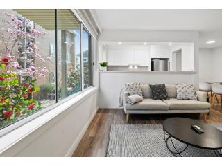 Spacious 3-Bed Apartment With Chic Decor Apartment, Melbourne - 4