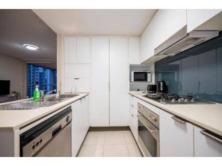 Spacious 3 Bed City Apt with Car Park, Pool & Gym Apartment, Brisbane - 5