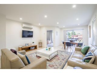 Spacious Flat with Parking & Dedicated EV Station Apartment, Batemans Bay - 2