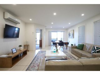 Spacious Flat with Parking & Dedicated EV Station Apartment, Batemans Bay - 5