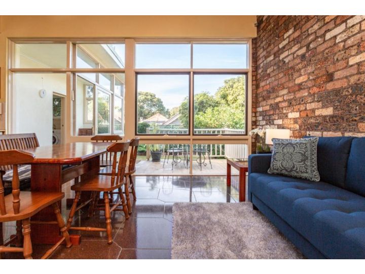 Spacious 3-Bed Mid Century Home Near CBD Guest house, Sydney - imaginea 8