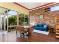 Spacious 3-Bed Mid Century Home Near CBD Guest house, Sydney - thumb 6