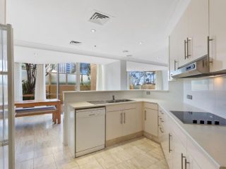 Spacious 3 Bedroom Family Apartment Apartment, Gold Coast - 5