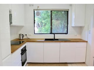 Spacious 3 Bedroom Apartment 20 Min To The CBD Apartment, Sydney - 3