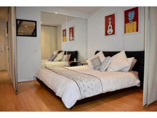 Spacious Apartment in the Heart of Melbourne's CBD Apartment, Melbourne - 4