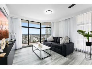 Spacious Beachfront Pad with BBQ, Pool & Spa Apartment, Gold Coast - 5