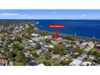 Spacious unit with views of Pumicestone - Wattle Ave, Bongaree Guest house, Bellara - 2