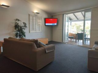 Spacious waterfront, one bedroom apartment. Apartment, South Stradbroke Island - 1