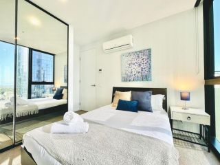 Spectacular High level 2BR apt in Melbourne CBD Apartment, Melbourne - 1