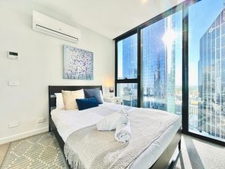 Spectacular High level 2BR apt in Melbourne CBD Apartment, Melbourne - 2