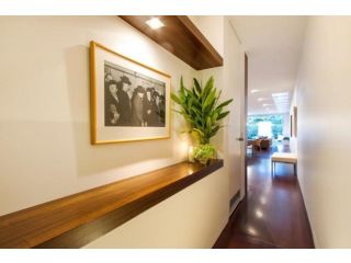 St Kilda Townhouse - Stunning & Entire 3 BRM house Guest house, Melbourne - 3