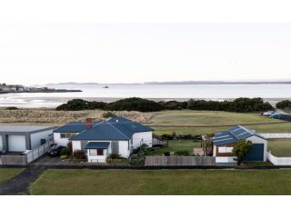 Stanley Beach House with Stunning Nut Views! Guest house, Stanley - 1