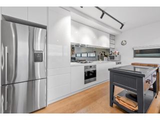 StayCentral - East Brunswick Penthouse with Study Apartment, Melbourne - 4