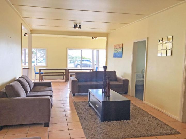 Stillwater&#x27;, 25 Victoria Parade - large cottage across from the water sleeping 13 Guest house, Nelson Bay - imaginea 3