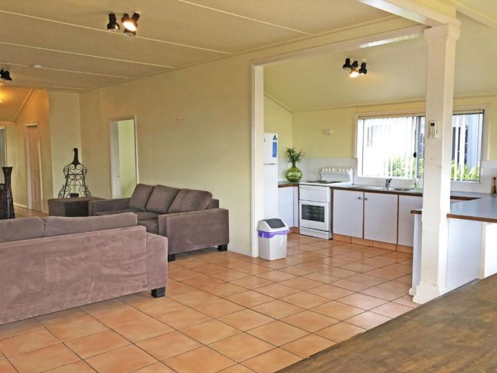 Stillwater&#x27;, 25 Victoria Parade - large cottage across from the water sleeping 13 Guest house, Nelson Bay - imaginea 4