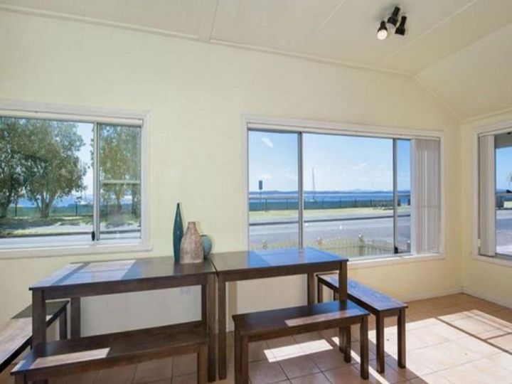Stillwater&#x27;, 25 Victoria Parade - large cottage across from the water sleeping 13 Guest house, Nelson Bay - imaginea 1