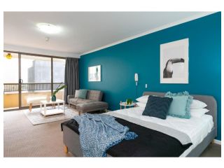 Striking and super convenient studio with balcony Apartment, Sydney - 2