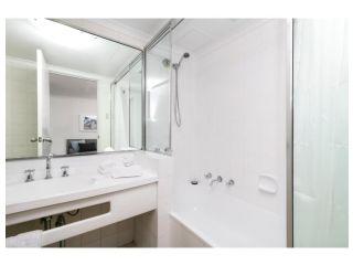 Striking and super convenient studio with balcony Apartment, Sydney - 3