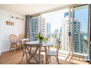 Stunning 1BR Unit Opposite Surfers Paradise Beach Apartment, Gold Coast - 1