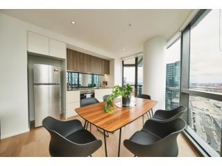 2 BED 2 BATH STYLISH UNIT, Free Parking Apartment, Melbourne - 3