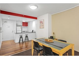 Stunning 2-Bed City Apartment with Views Apartment, Brisbane - 1