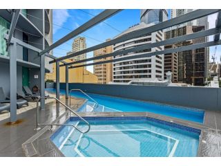 Stunning 2-Bed City Apartment with Views Apartment, Brisbane - 3