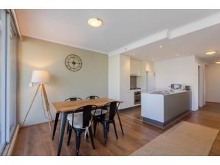 Stunning 2BR Apartment In Central Location - Fast WIFI & Pool Apartment, Sydney - 4