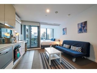 Stunning CIty View Pad, Level 32 Apartment, Melbourne - 3