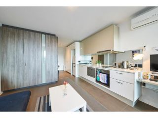 Stunning CIty View Pad, Level 32 Apartment, Melbourne - 1