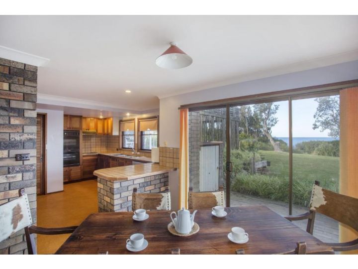 Stunning Clifftop Location - 213 Mitchell Pde Guest house, Mollymook - imaginea 1