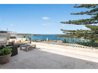 Stunning Harbourside Home with Panoramic Views Apartment, Sydney - 2