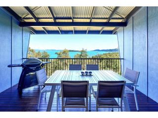 Stunning Panorama Apartments Apartment, Hamilton Island - 2