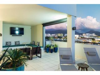 Stunning Penthouse at Mcleod Street Apartment, Cairns - 1