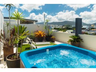 Stunning Penthouse at Mcleod Street Apartment, Cairns - 2