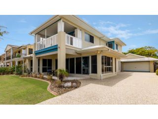 Stunning Waterfront Home with pool - Sylvan Beach Esp, Bellara Guest house, Bellara - 2