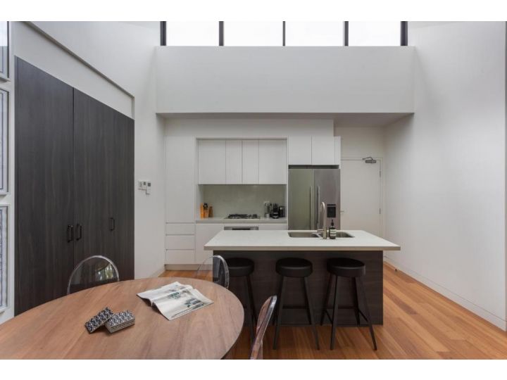 Stylish 2-Bed Apartment with BBQ Patio Near Beach Apartment, Sydney - imaginea 11