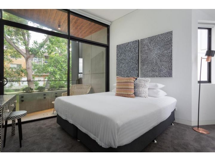 Stylish 2-Bed Apartment with BBQ Patio Near Beach Apartment, Sydney - imaginea 12