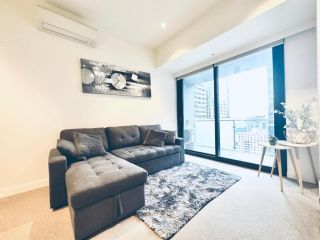 The Williams 2BR Pool Gym wifi balcony Apartment, Melbourne - 2