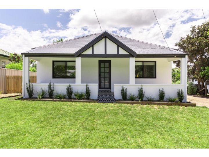 Stylish 3-Bed Bungalow in Prime Location Guest house, Mudgee - imaginea 2