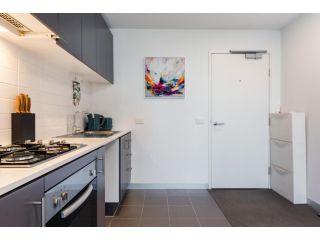 Stylish apartment living, close to city centre Apartment, Melbourne - 5