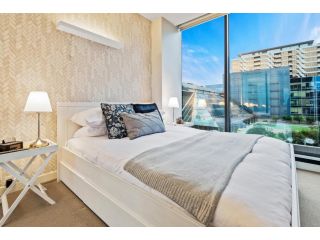 Stylish Apartment with Balcony, Great Amenities Apartment, Melbourne - 1